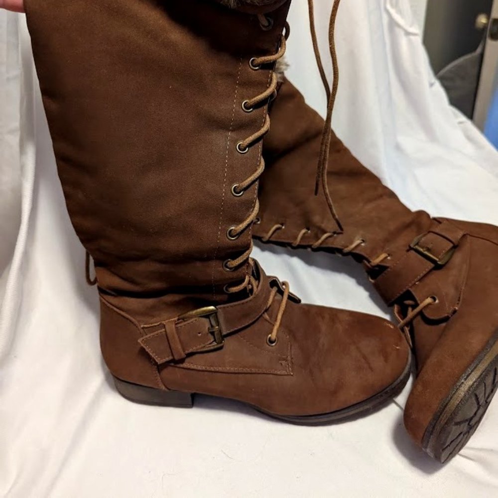 Lace up tall Fur Boot